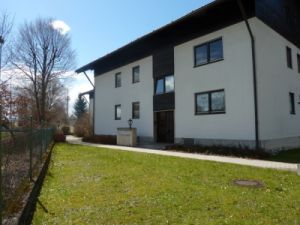 3-Zi.-Erdgeschosswohnung mit kl. Garten und Hobbyraum